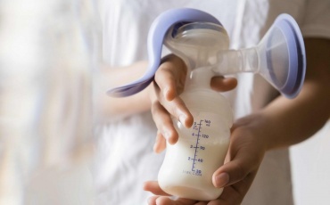 Грудное молоко для младенца  это не только питание, но и источник витаминов и различных веществ, укрепляющих иммунитет. Ребенок может выпивать все ...